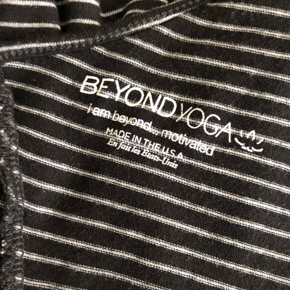Beyond yoga striped tee small black white - Picture 4 of 5